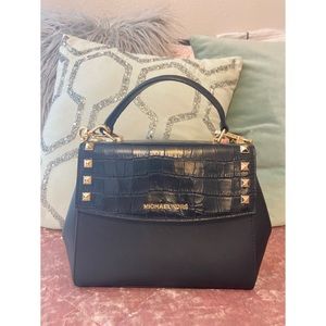 Micheal Kors Ava Purse, small/medium